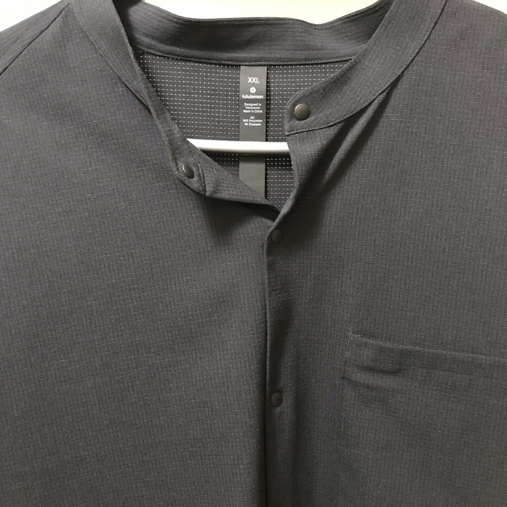 Lululemon Men’s No collar snap up XXL